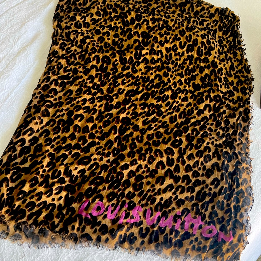 Louis Vuitton- Leopard scarf - bag included - Authenticity guaranteed